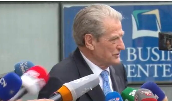 Nesër mbledhja e grupit parlamentar të PD-së/ Berisha: Nuk jemi të ndarë, më njoftuan kolegët e mi dhe unë do shkoj…