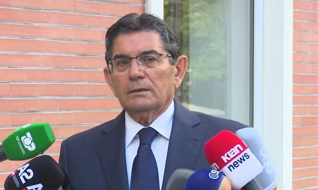 Tensione e debat në mbledhjen e kryesisë së PD-së, Gjana përplaset me Bushatin: Ti je dhe derë e madhe. Deputeti: Të kthej përgjigje mirë, por je në moshë