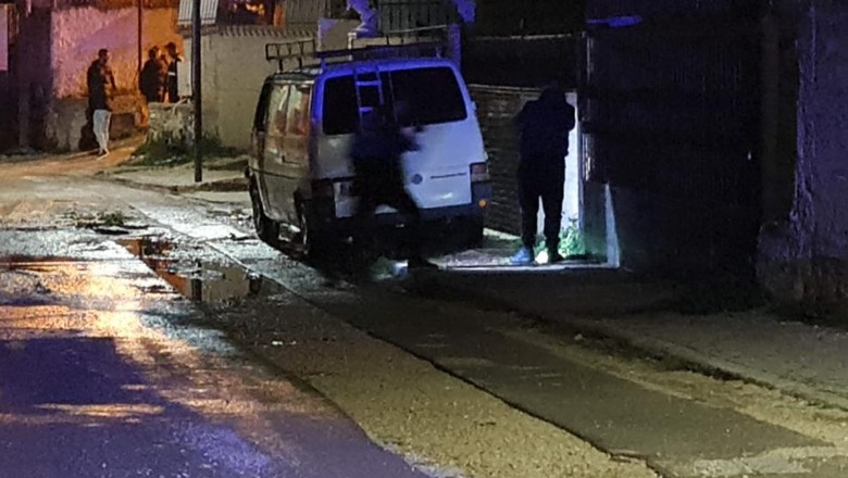 Djegia e dy automjeteve 3 ditë më parë në Vlorë, autorët tentuan t’i vidhnin, por i vunë flakën pasi u dështoi plani! Dyshime se do t’i përdornin për ngjarje kriminale