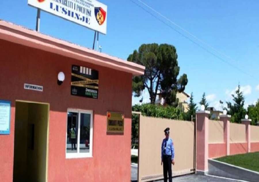 Të shtëna me armë zjarri pranë stacionit të trenit në Lushnje, plagoset një person! Policia ngre pika kontrolli për kapjen e autorit