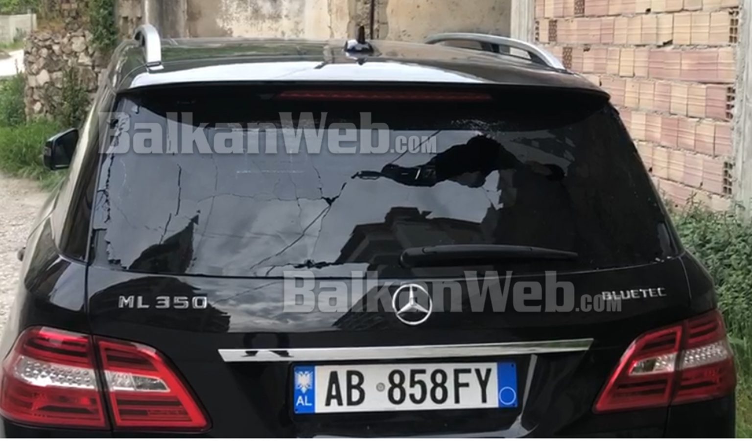 Të shtënat me armë zjarri/ Xhami i “ML”-së i thyer, shihni çfarë ka ndodhur në Vlorë