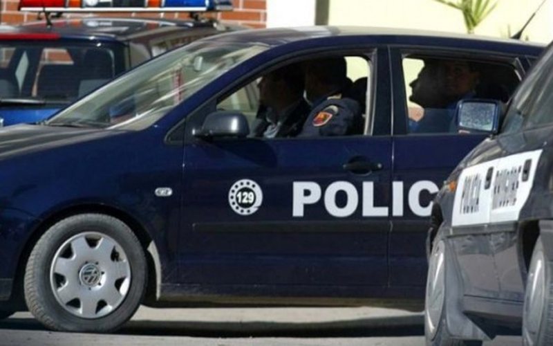 I riu i dehur i rrezikon të gjithë në Tiranë, shtyp me makinë gruan te ‘Vasil Shanto’, ikën drejt autostradës! Neutralizohet nga ‘Rrugorja’, në tunel përplasi dhe 6 makina të tjera