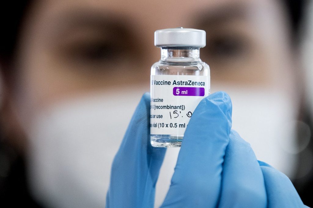 Trombozë dhe goditje në tru/ Vaksinat AstraZeneca dhe J&J rrezikojnë të “zhduken” nga tregu