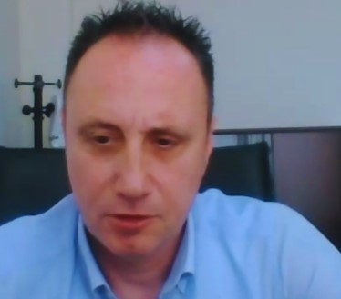 Policia në kërkim të autorëve që dhunuan kancelarin e Gjykatës së Elbasanit, shoqërohen disa persona