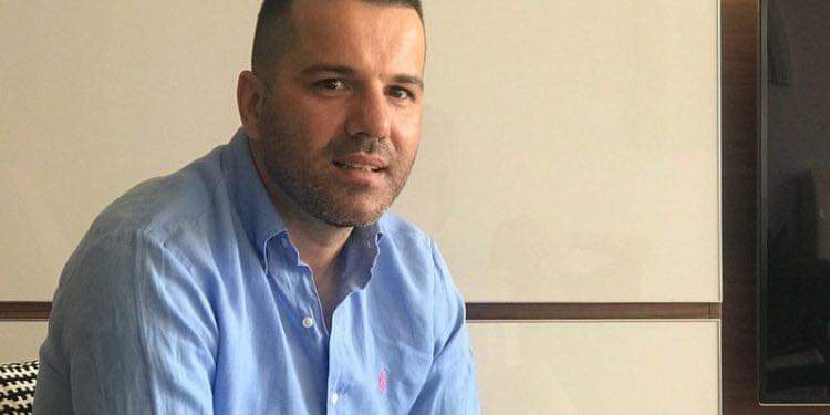 Çfarë e lidh burrin e Manastirliut (Ermal Gjinajn) me Klod Allajbeun? Karriera nga ‘mallist’, roje, faqosës i RD-s tek sekretar i Genc Rulit