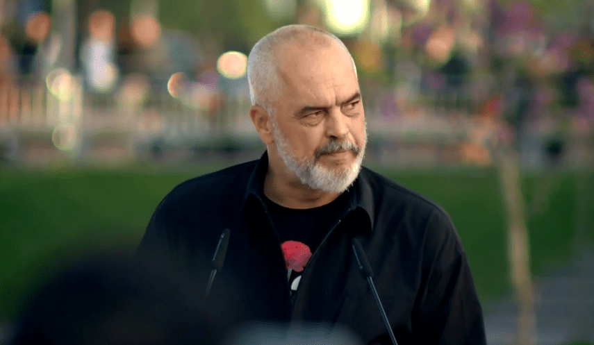 “Për ju demokratët e Kamzës ka qenë kjo botë”- Rama nuk i kursen batutat me qytetarët: Ju me gurë e ne me bukë. Fëmijët i keni prishur, që tani bërtasin…