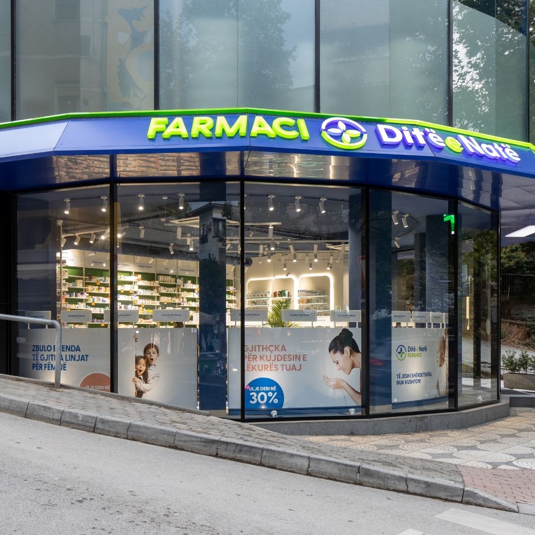 Zbulohet grupi i farmacive Ditë e Natë, nga Klodiana Stopani, Fatjon Jani, Sadiku i Beqjas tek farmacistët. Vjedhje me receta fiktive me FSDKSH dhe depot farmaceutike?