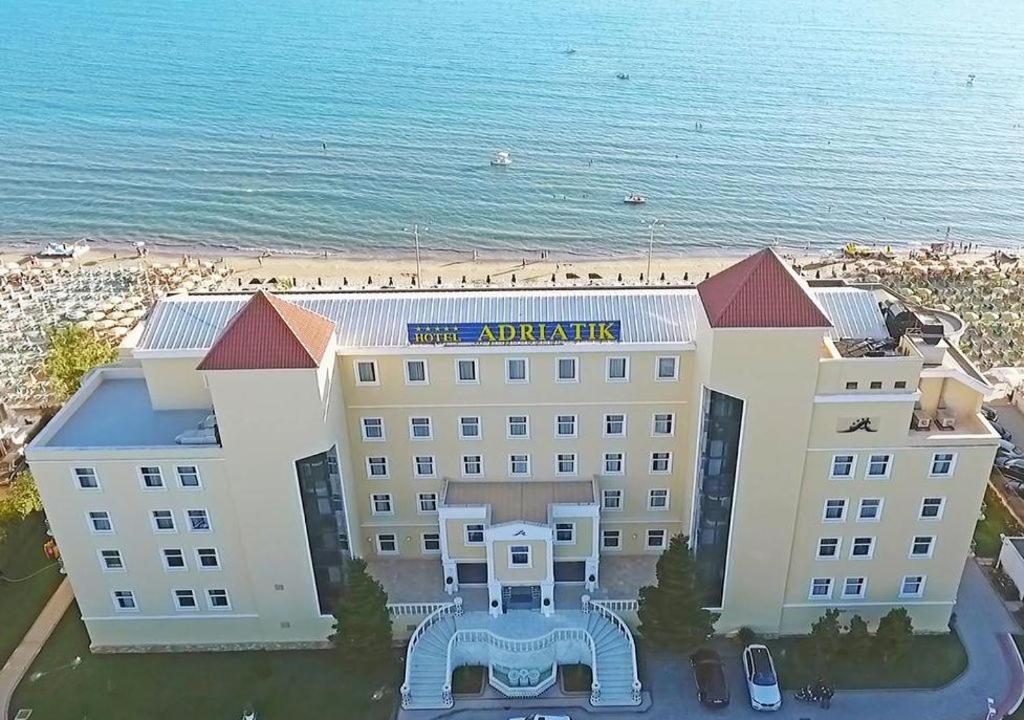 A do shpallen Besnik dhe Nevila Dudaj non grata nga SHBA? Kthyen një pjesë të Hotel Adriatik në bazë bixhozi të palicencuar sipas policisë