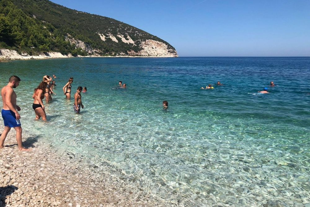 Këtë verë përgatituni për pushime “të kripura” brenda Shqipërisë! Çmimet rriten për çdo shërbim