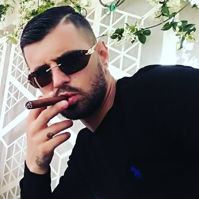 Dyshohet se vari veten me çarçafë, ky është i riu që humbi jetën në komisariatin e Kavajës