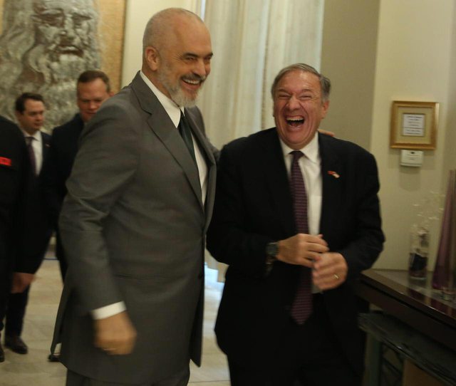Tërbohet “Foltorja” e Berishës: Mike Pompeo ka ardhur në Tiranë, për një shumë të majme