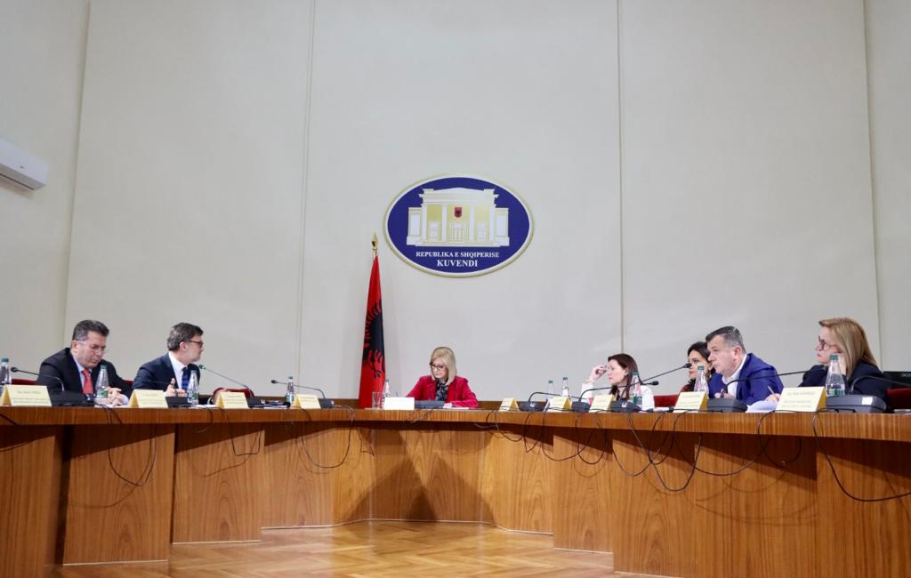 Kërkohet një President, sot mblidhet Konferenca e Kryetarëve