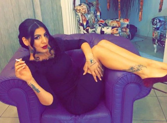 E akuzuar për prostitucion, striptizëm dhe përfshirje në vrasje, por në Shqipëri u kthye në “yll” televiziv: Po, kam qenë në burg