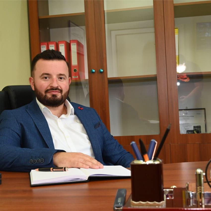 Nga akuzat për Dakon, tërheqja nga gara për kryetar PS-je në Durrës tek plagosja e sotme e Ardit Kërtushës