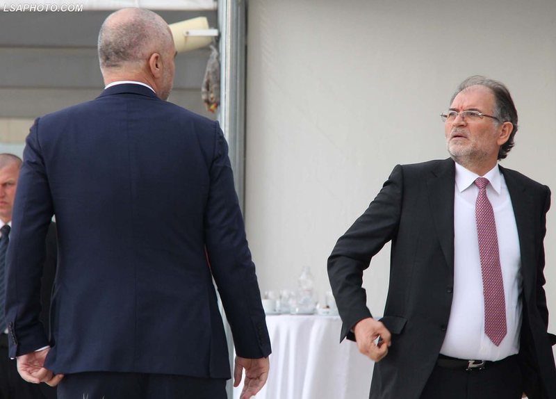 Rama zbut Koço Kokëdhimën 6 vite pasi e përzuri nga PS, i jep 500 mijë euro tender. A do rikthehet plani i pleqërimit në Vuno?