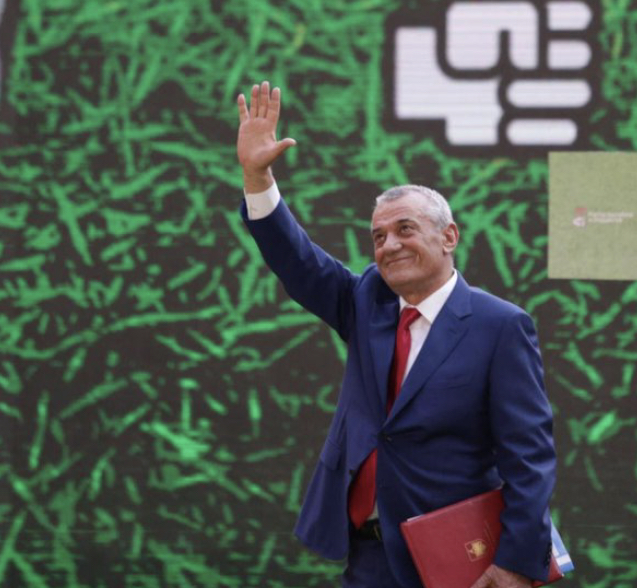 Socialistët propozojnë Gramoz Ruçin për president