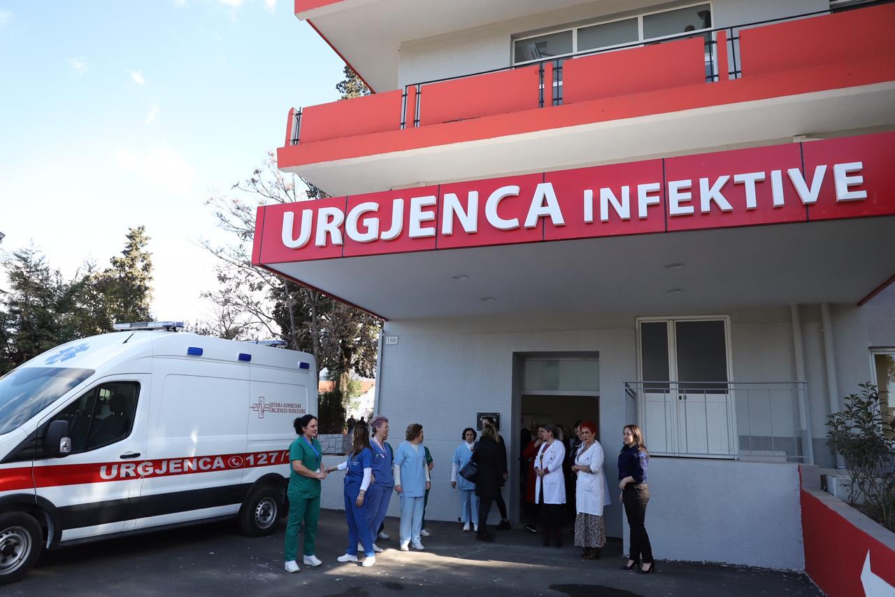 MSH, shpërblim për mjekët e infermierët e dalë në pension nëse trajtojnë të sëmurët me Covid