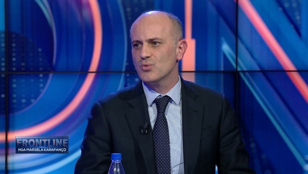 Dael Dervishi i LSI, ish-drejtori i AKBN-së që i dha projekte vetes, analizoi krizën e naftës