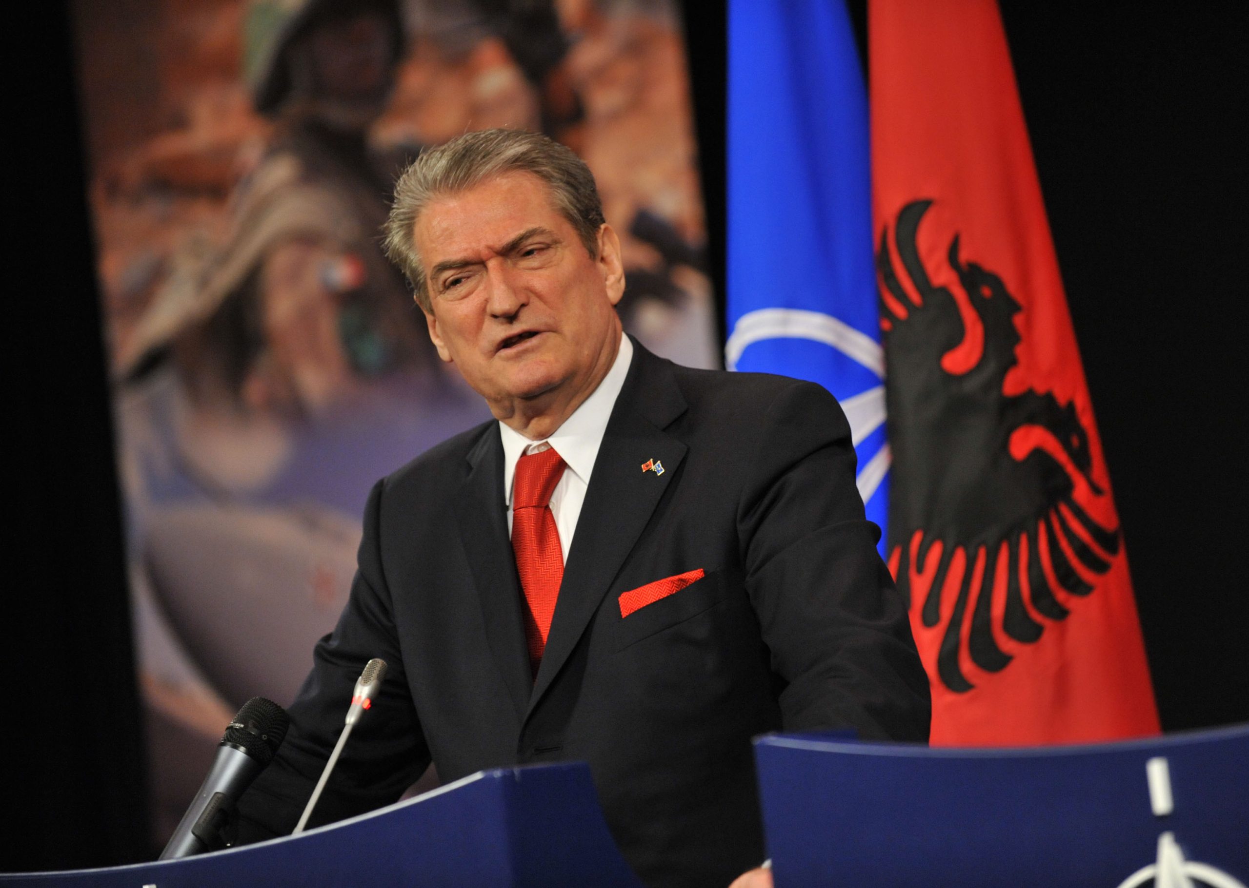 Sali Berisha rikthehet në krye të PD-së pas 9 vitesh, por nuk njihet as nga SHBA dhe as nga BE