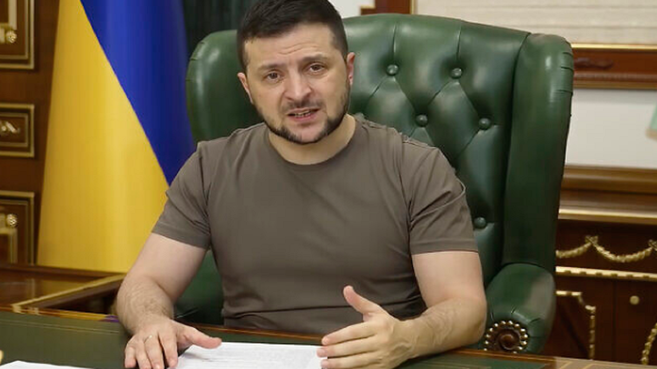 Sot Zelensky flet në Kuvendin e Shqipërisë, përcillet mesazh virtual për paqen
