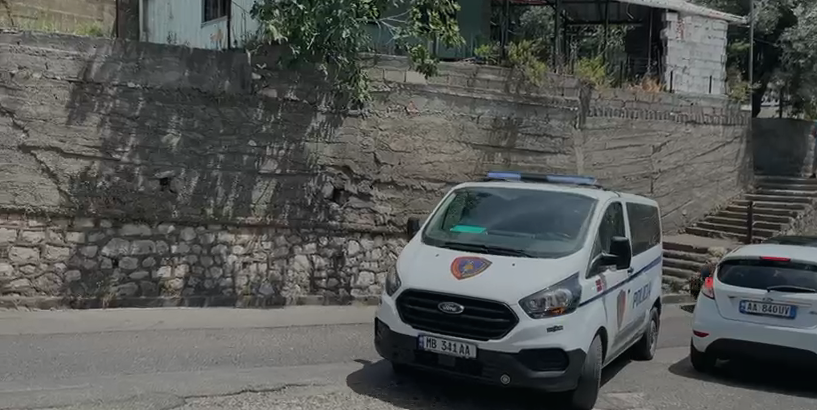 Ndodh në Tiranë! I riu dhunon bashkëjetuesen, por ajo godet policinë që të mos i arrestojnë të dashurin