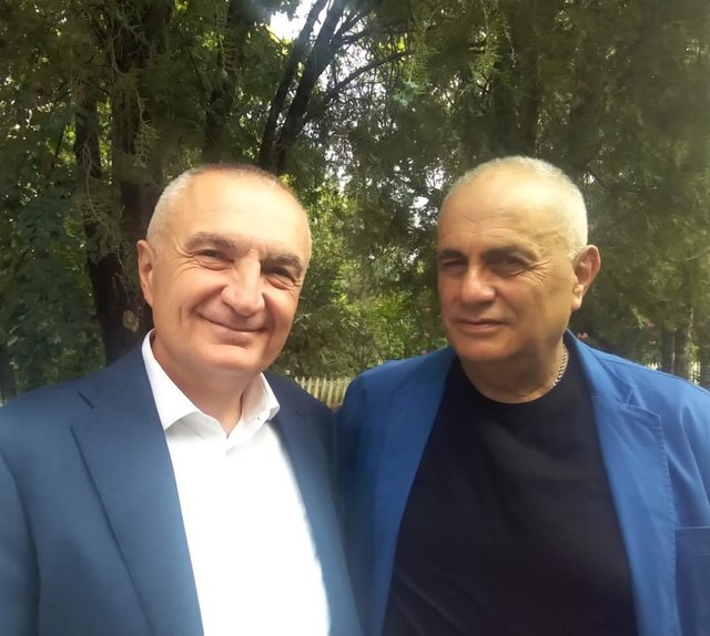 Gjak e dhjamë dreka me Ilir Metën profesor, por të paktën fshije lyrën nga buzët!