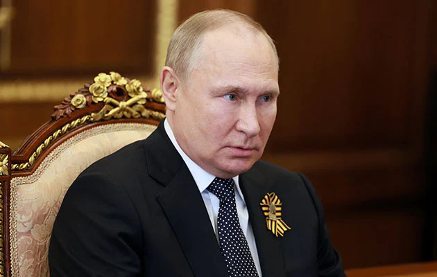 Xhelati i Putinit vritet nga snajperi, anijet ruse tërhiqen nga Deti i Zi