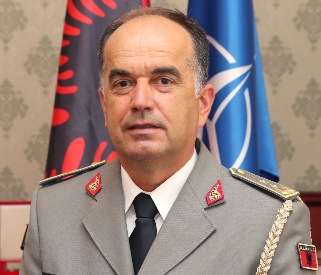 Shqipëria me Zonjë të Parë pas 5 vitesh, kush është Armanda, gruaja e Presidentit të sapozgjedhur, Bajram Begajt