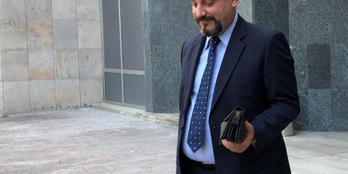 Skandal / Etleda Çiftja e Vetingut e pandehura e SPAK, gjykon gjyqtarin për pasurinë dhe integritetin. KPK e KPA shkelin ligjin duke mos e pezulluar
