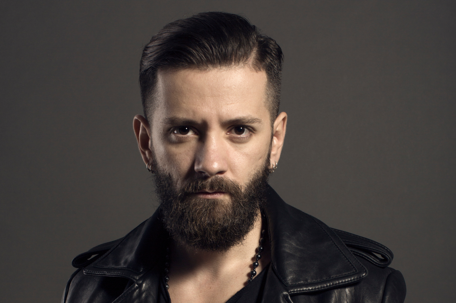 “Tekstet nuk kanë logjikë…”/ Eugen Bushpepa tregon elementin e shëmtuar të muzikës shqiptare