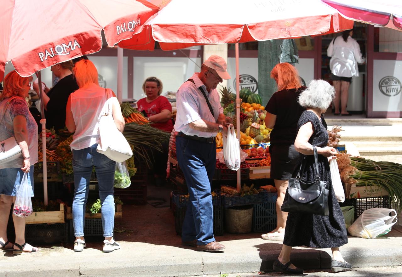 Nga sot lamtumirë qese plastike, sa u zbatua vendimi në kryeqytet?