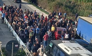 Protestë për shalqirin në Divjakë, fermerët fajësojnë pikat e grumbullimit për uljen e çmimit