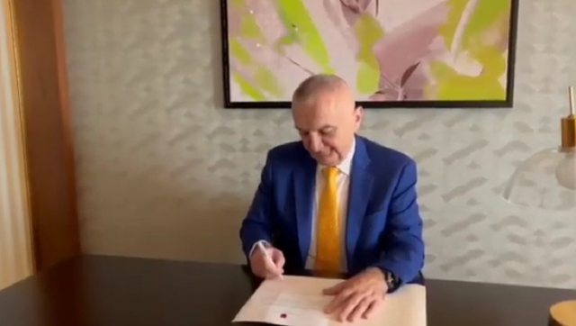 Meta firmos lirimin nga detyra të gjeneralit Bajram Begaj