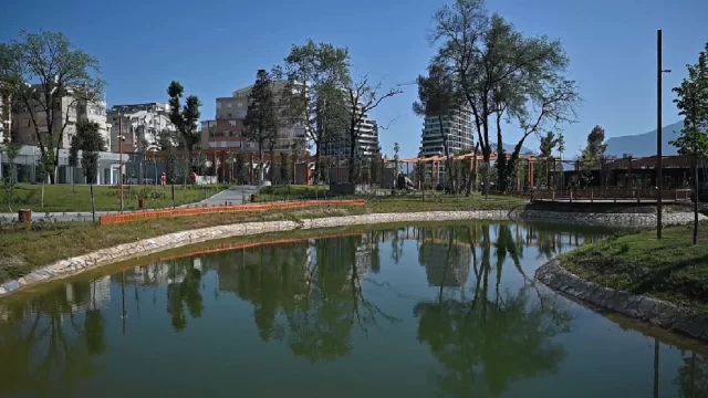 Çudirat nga Kopshti Zoologjik i Lali Erit/ Kali kafshon 12 vjeçarin
