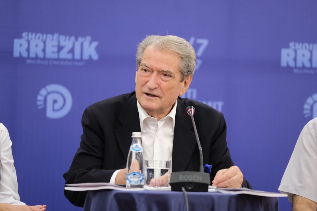 Berisha: Sot nis rrëzimi i Ramës/ Ambasada amerikane paralajmëron: Mund të ketë dhunë