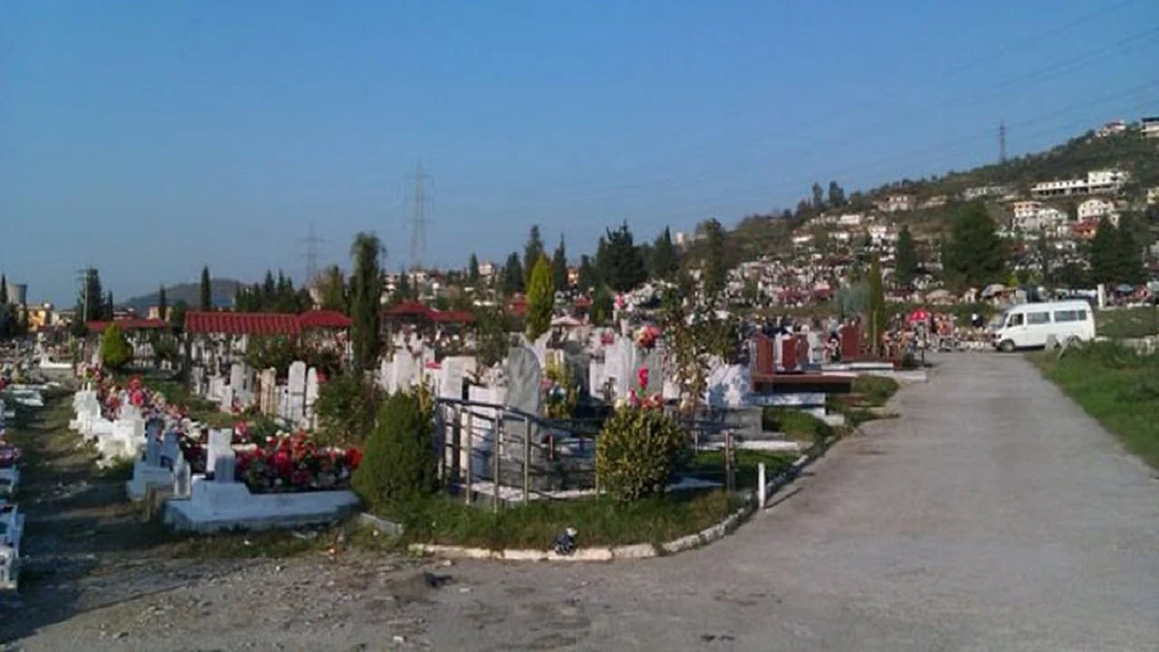 Dosja e pazareve për varret, si merrnin para nga qytetarët për një vend në Tufinë