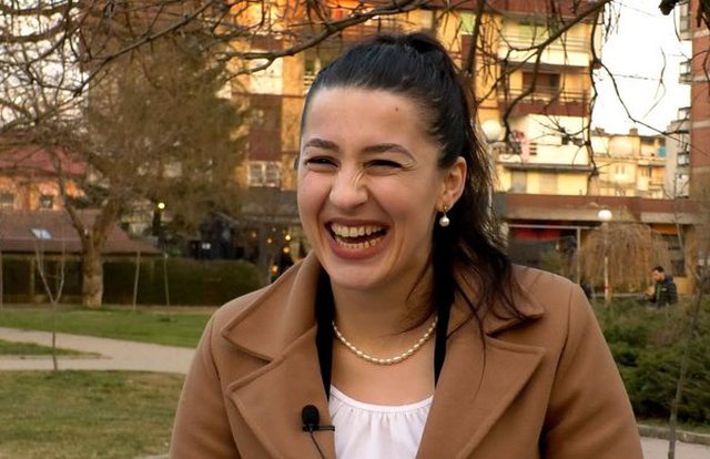 Nënë e 7 fëmijëve, kandidate për deputete dhe mashtruese: Pse u shpall në kërkim përgjegjësja e Kadastrës në Tropojë