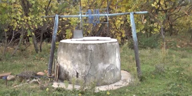 Mallakastër/ Ishin duke e pastruar, bien në pus dy persona, kërkohet ndihma e zjarrfikësve