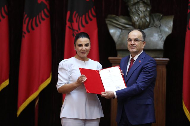 Dekretohen ndryshimet në qeveri, Balluku e Dhuka betohen para Begajt