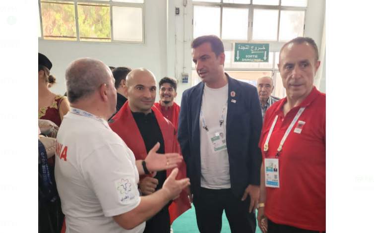 Kryebashkiaku Erion Veliaj i jep medialien Erkand Qerimajt