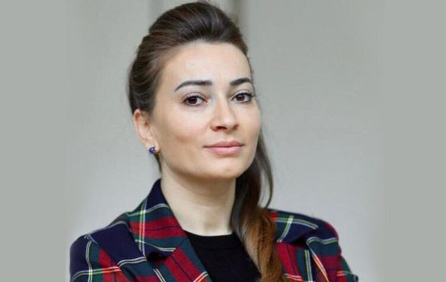 Ilir Meta i përgjigjet Ulsi Manjës me Elonën: Me ngadalë o burrë, me ngadalë, do shohësh çudira. Vetëm mos ha e pi shumë