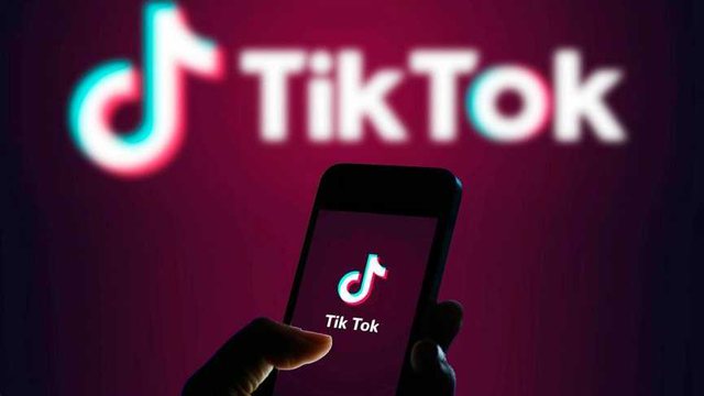 Çfarë po ndodh me rrjetin e famshëm? Shefi i sigurisë në TikTok jep dorëheqje