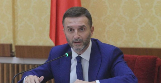 Politikani që duhet të jetë pas hekurave? Erion Braçe e thotë troç emrin e tij