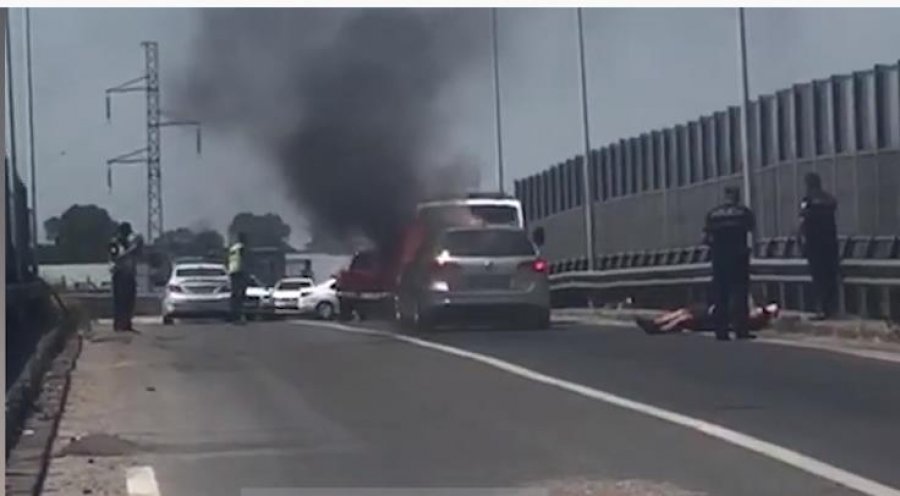 Detaji tronditës, njëri prej viktimave doli nga makina i gjallë por autorët vijonin e qëllonin