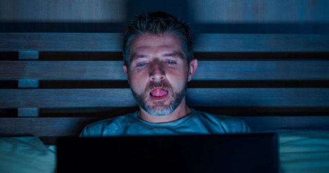 Britanikët probleme me varësinë ndaj pornografisë, rritet numri i atyre që kërkojnë ndihmë