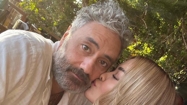Rita Ora është zyrtarisht nusja më e re e showbiz-it