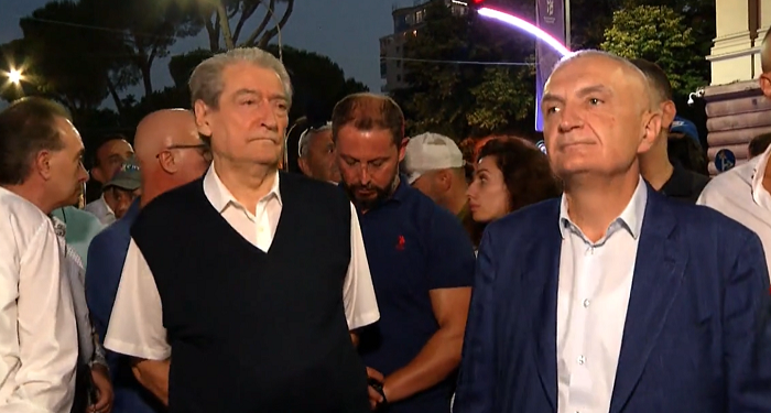 Meta-Berisha të vendosur për ta përdorur deri në fund tragjedinë e Himarës: Nesër në protestë kundër kësaj bande hajdutësh