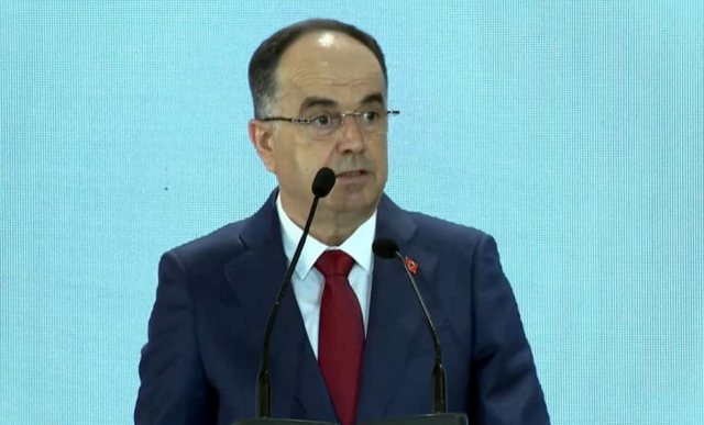 Bajram Begaj e nis me Kosovën vizitën e tij të parë jashtë vendit si president