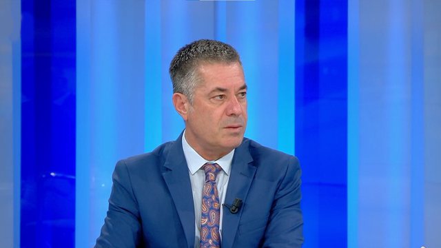 “Blejnë toka në periferi dhe ndërtojnë lagje në Tiranë”, paralajmërimi i Lorenc Vangjelit: “Moti” politik do të jetë shumë i nxehtë në shtator