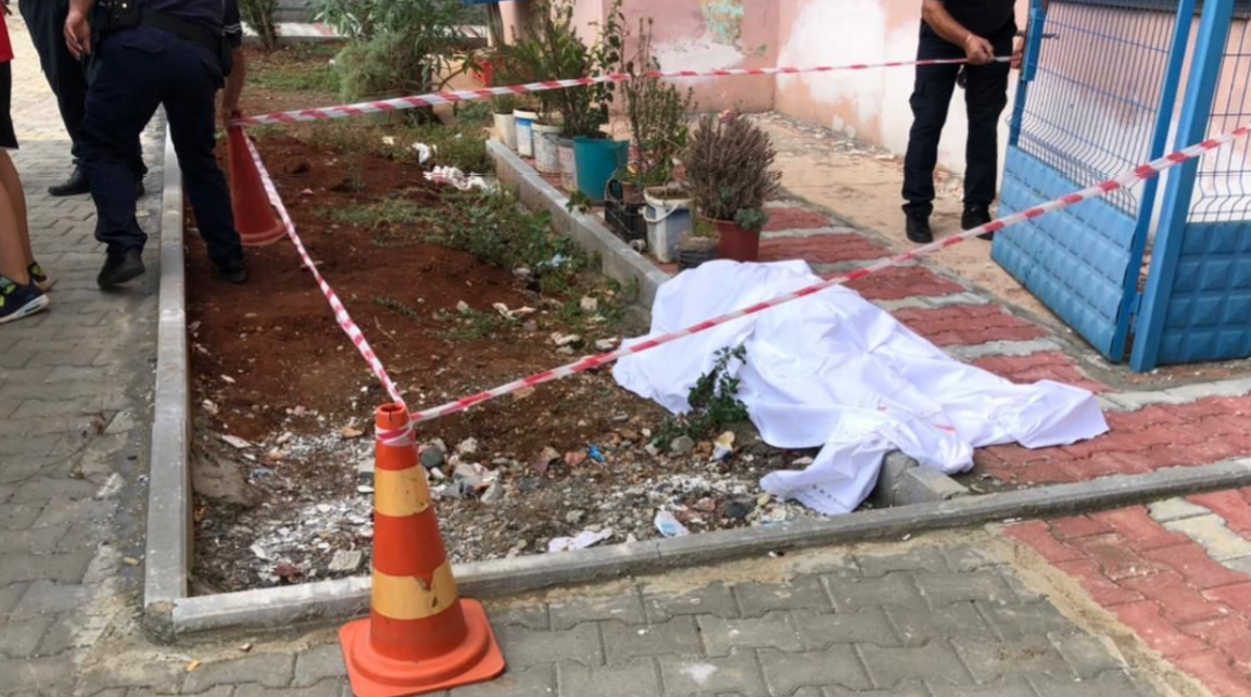Dyshohet se u vetëhodh nga kati i pestë, humb jetën 50-vjeçarja në Burrel
